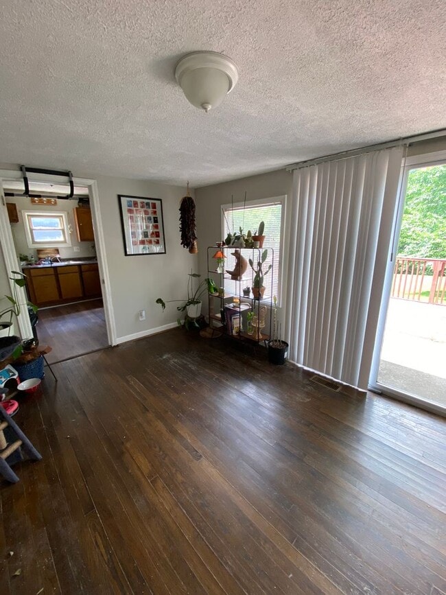 Building Photo - Charming East Nashville Cottage, 2 Bed/1 B...