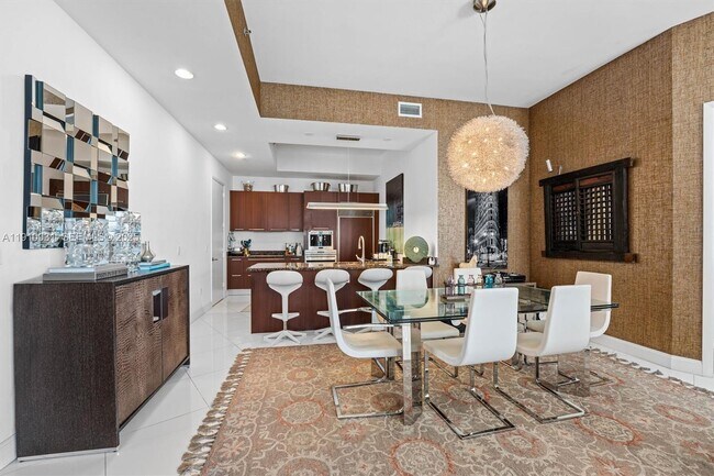 Building Photo - 15811 Collins Ave