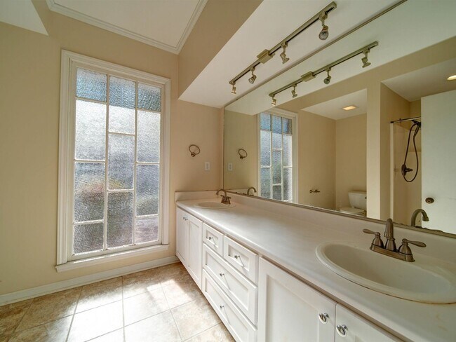 Building Photo - 3 Bedroom/3 Bath home for rent