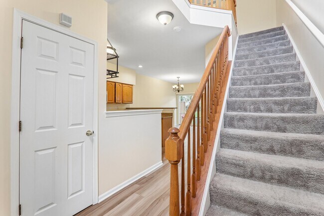 Building Photo - 984 Park Hill Cir