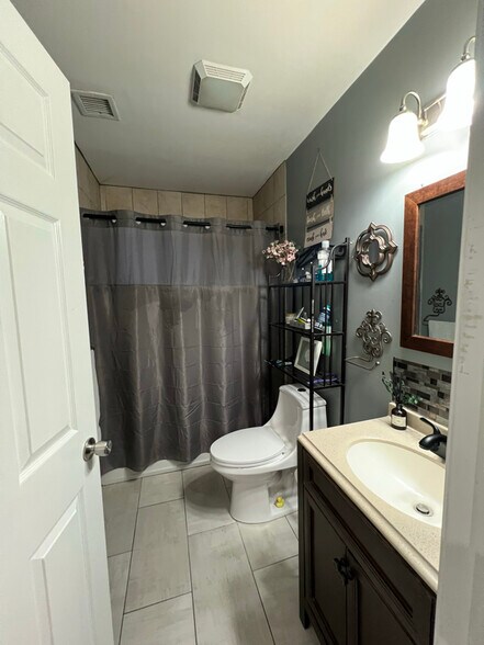 Building Photo - 3 Ikes Ln