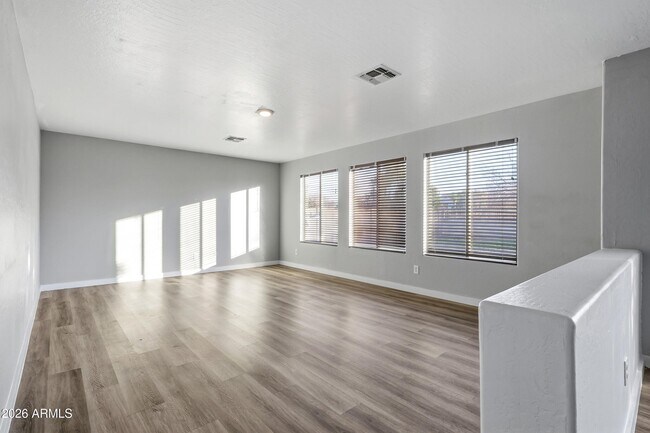 Building Photo - 1537 E Bowman Dr