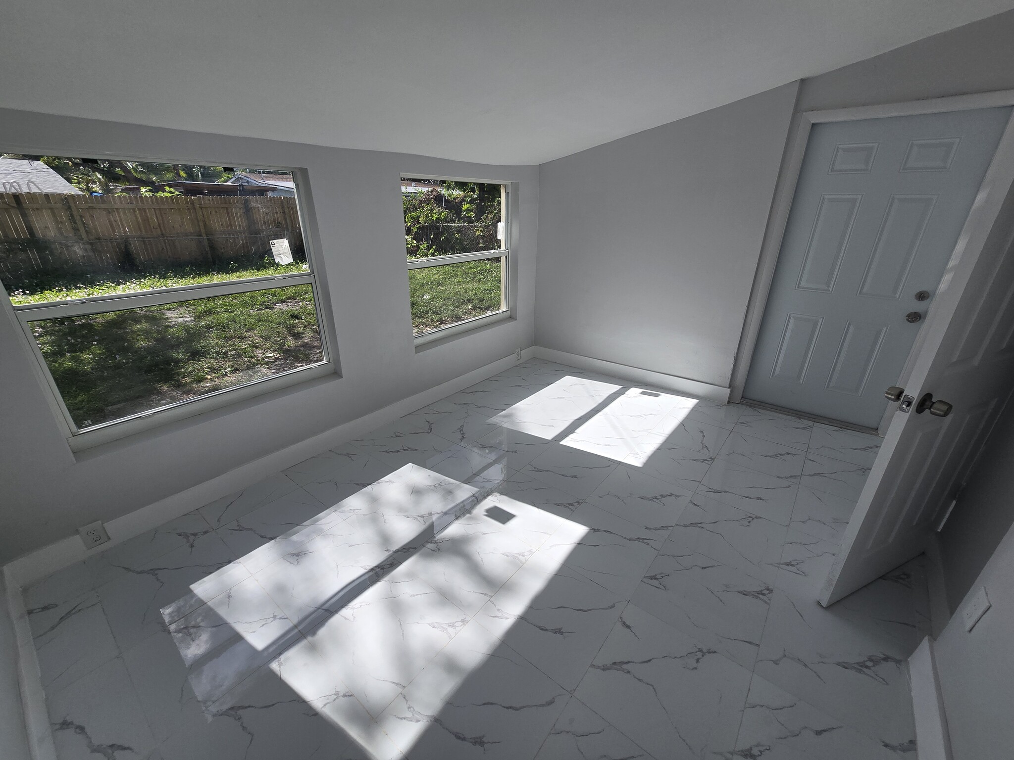 Building Photo - 1320 NE 211th Ter