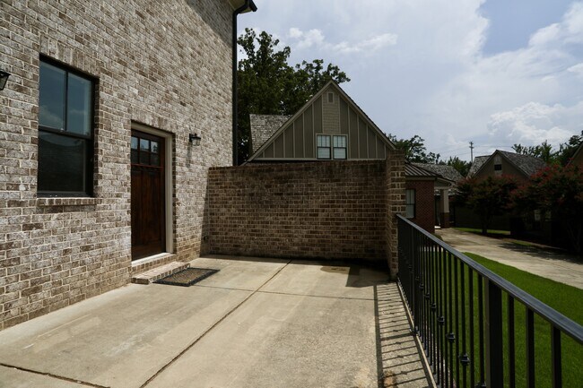 Building Photo - 406 Shakespeare Ln