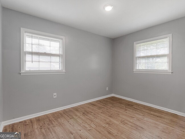 Building Photo - 836 Oakdale Dr