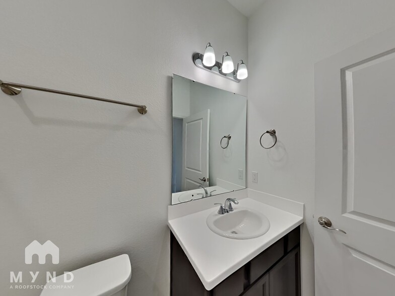 Building Photo - 815 FIREROCK LN