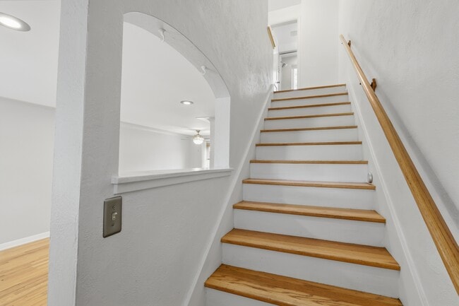 Building Photo - 1316 Ivanhoe St