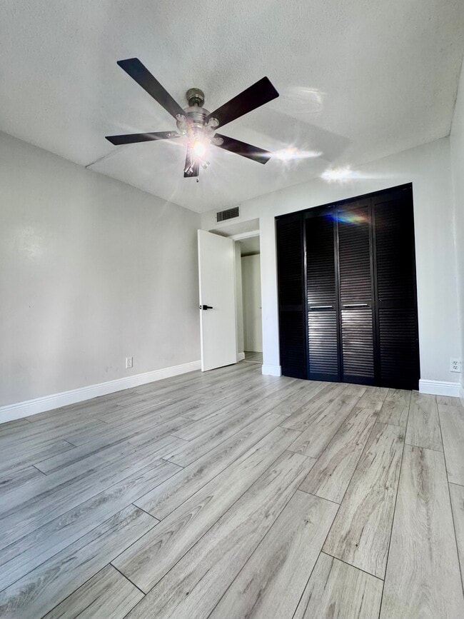 Building Photo - 2311 S Cypress Bend Dr