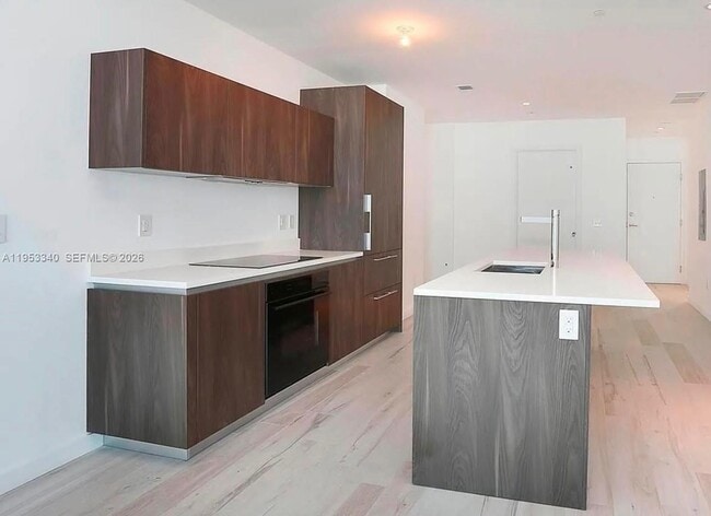 Building Photo - 480 NE 31st St