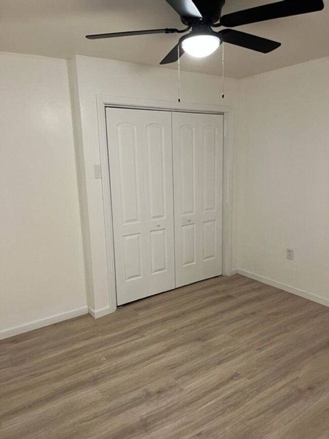 Building Photo - 4903 Sciota St