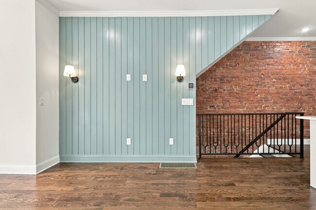 Building Photo - 2434 N 33rd St