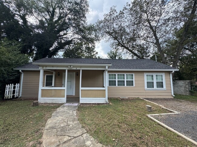 Building Photo - Updated 3/2 House across Shorter Universit...