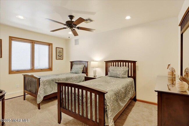 Building Photo - 8 Ortley Ave