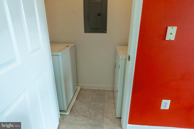Building Photo - 2705 Ashfield Dr
