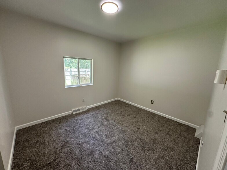 Building Photo - 639 Fordville Rd