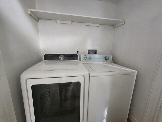 Building Photo - 4034 Belle Park Dr