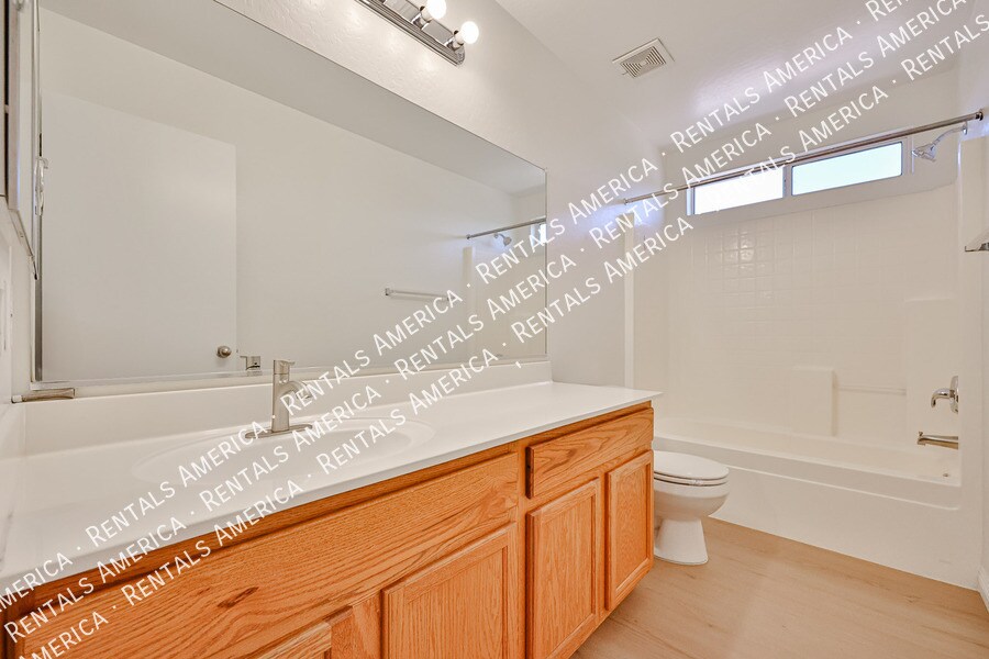 Building Photo - 11627 W Cheryl Dr