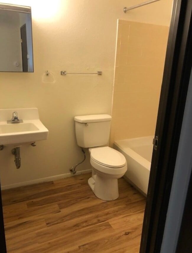 Building Photo - 800 E Smith St