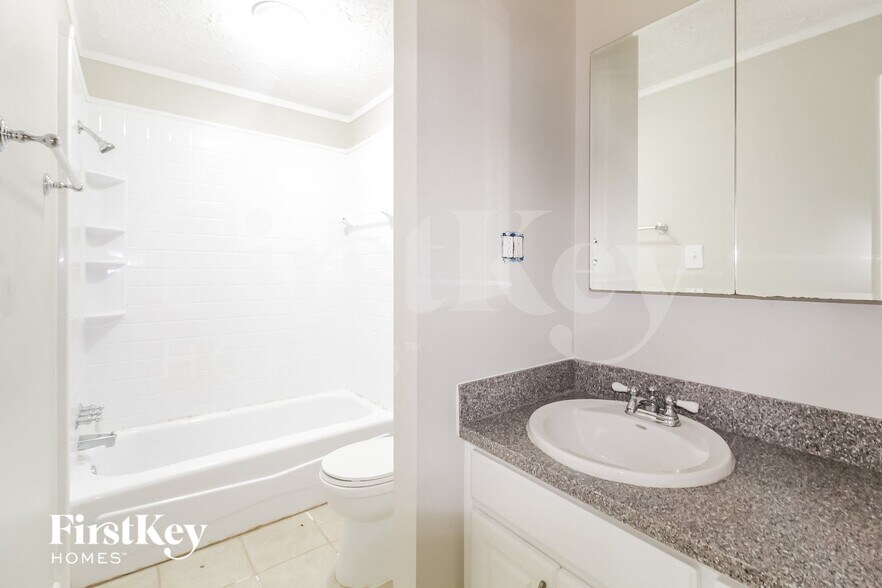 Building Photo - 600 River Oak Loop