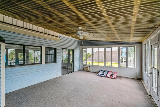 Building Photo - 1402 Via De Luna Dr