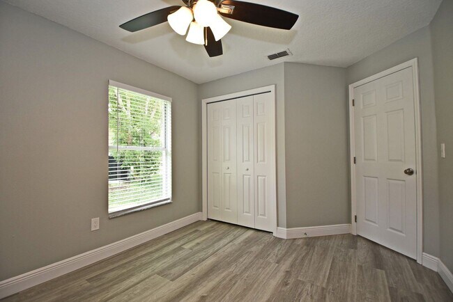 Building Photo - Beautiful Home in Alafaya Woods Totally Remodeled