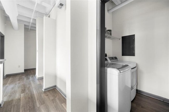 Building Photo - 32 Peachtree St NW