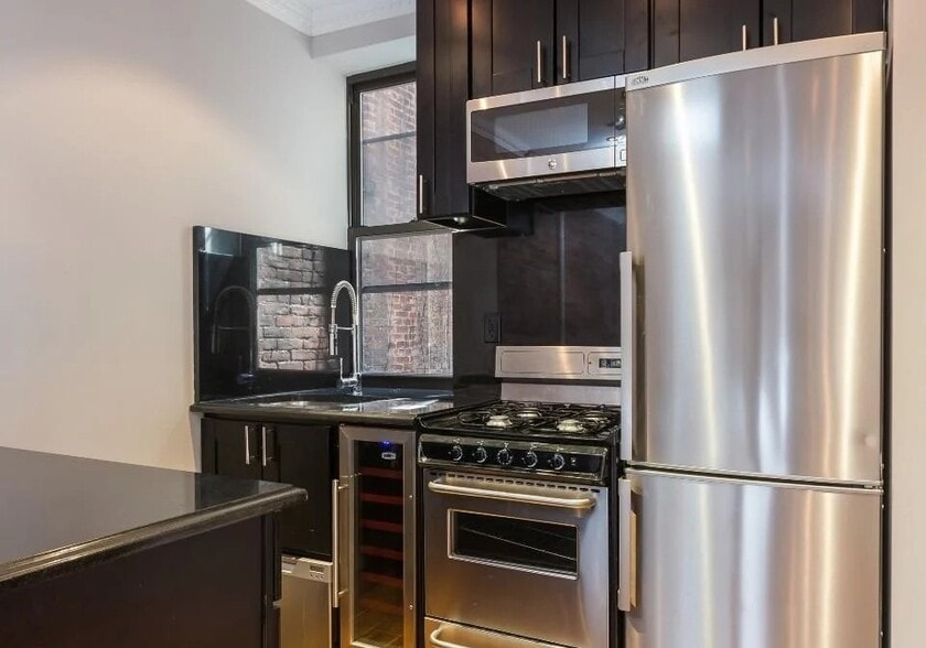 Building Photo - 432 E 13th St