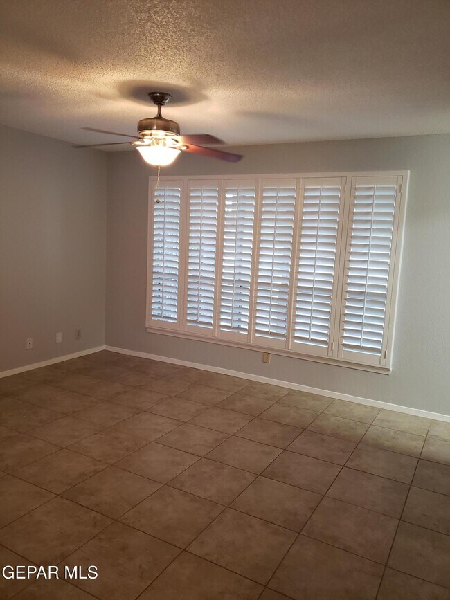 Building Photo - 4365 Loma De Oro Dr