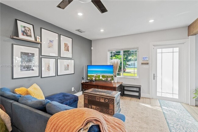 Building Photo - 2447 Wilson St