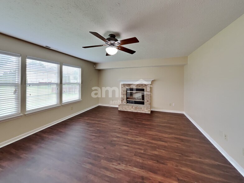 Building Photo - 529 Austrian Way