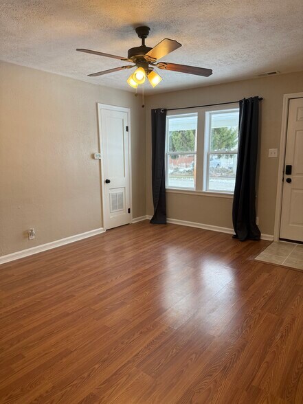 Building Photo - 509 E Mill St