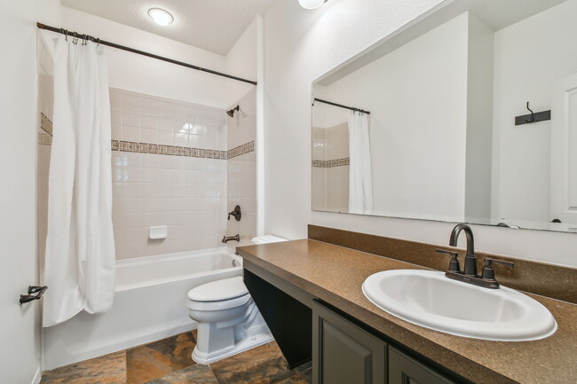 Building Photo - 1232 Canyon Oaks Dr