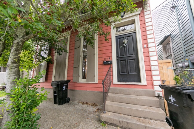 Building Photo - 727 Saint Roch Ave