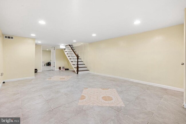 Building Photo - 2328 Reed St