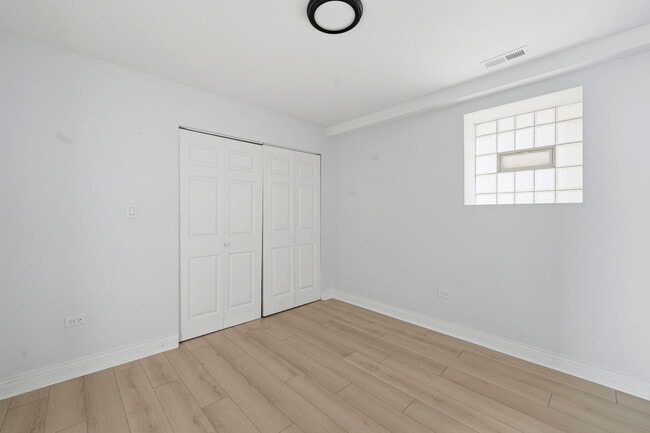 Building Photo - 2618 W Augusta Blvd