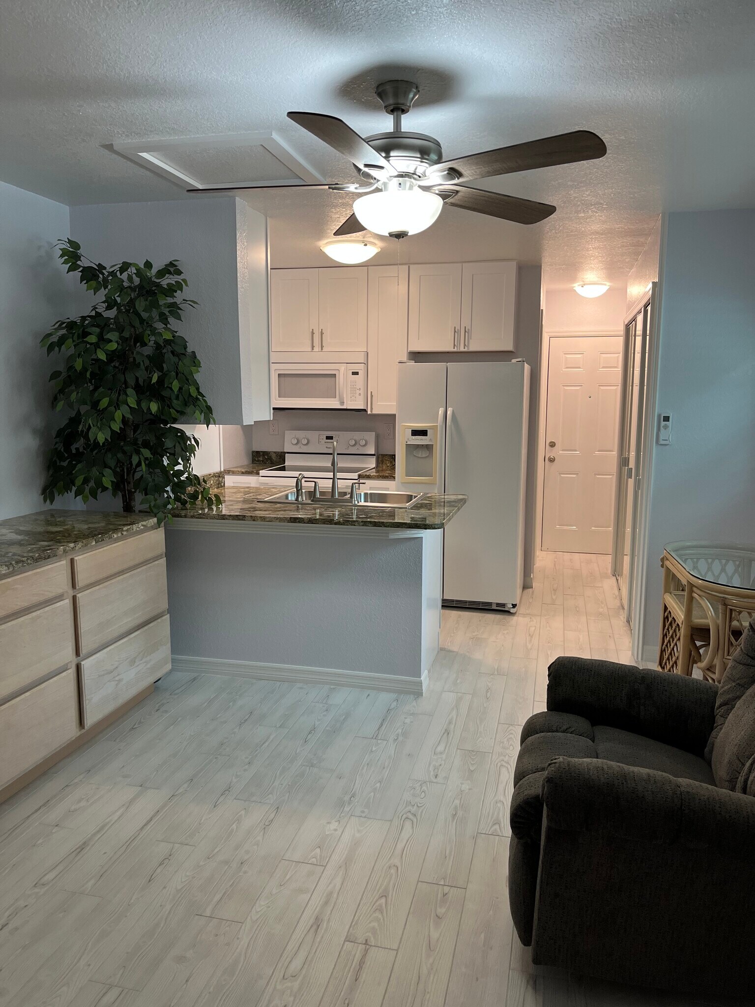 Building Photo - 2020 Lee Dr