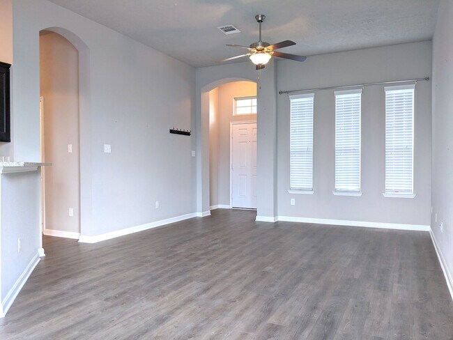 Building Photo - Available for Immediate Move-in! Wonderful Single Family Home in Siena!