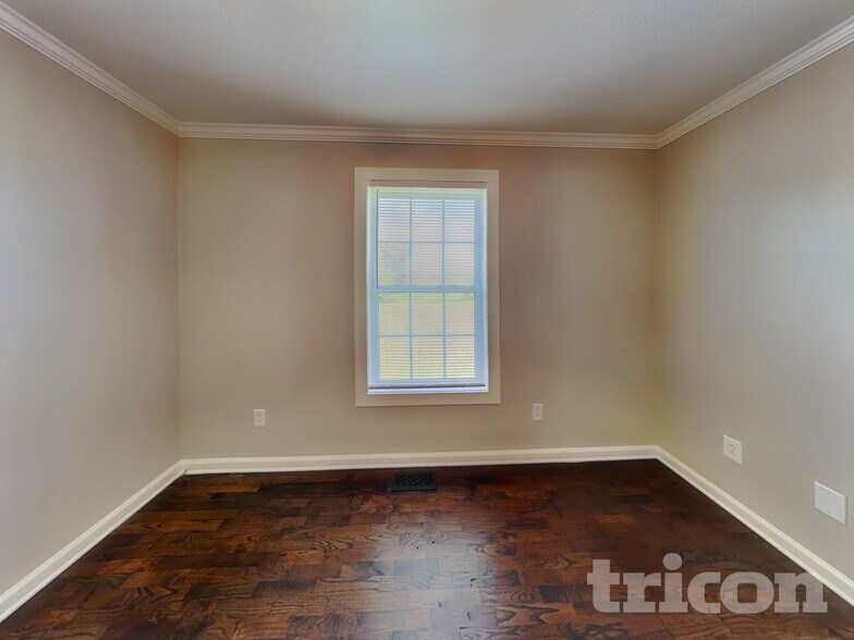 Building Photo - 137 Deercroft Dr