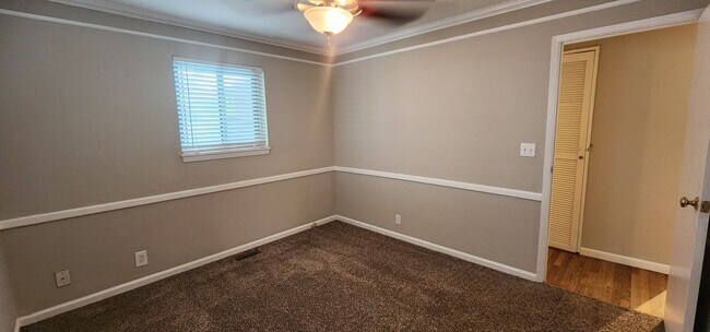 Building Photo - Check This One OUT!! To View is to Rent! 3 Bedroom, 1 Bath. Hardwood Floors, Fireplace, Tile and ...