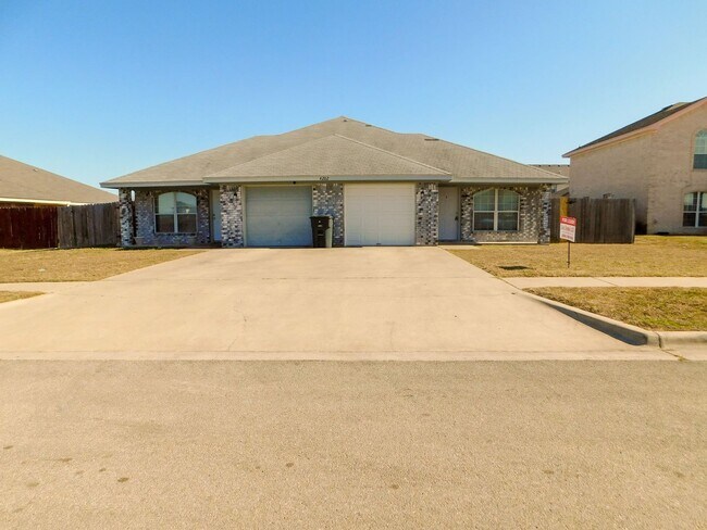 Primary Photo - 4202 Jeff Scott Dr