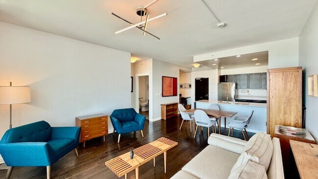 Building Photo - FURNISHED Modern 1BR + Den/1BA w/ Breathta...