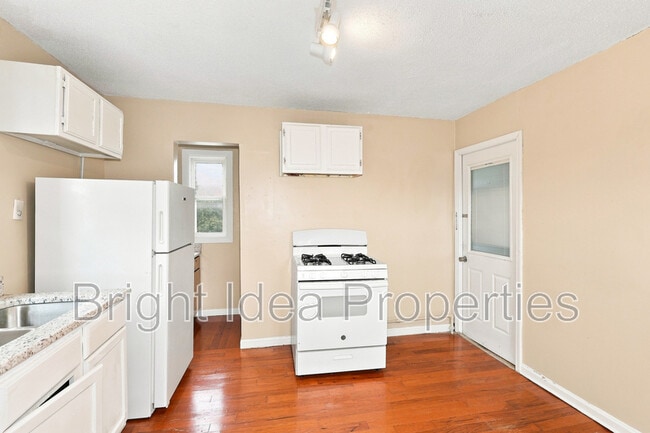 Building Photo - 1097 Suburban Ave E