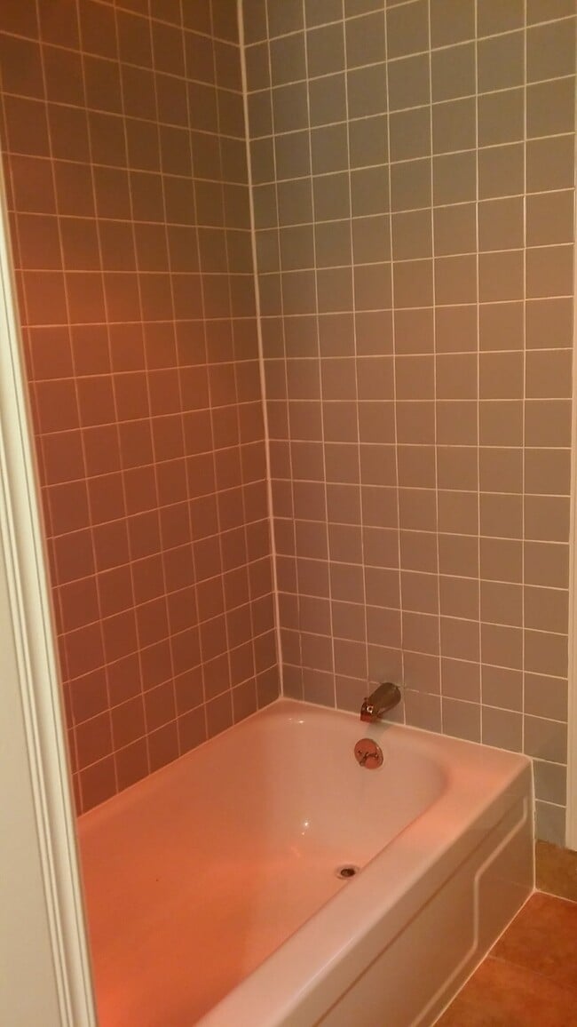 Building Photo - 210 Barton Ave