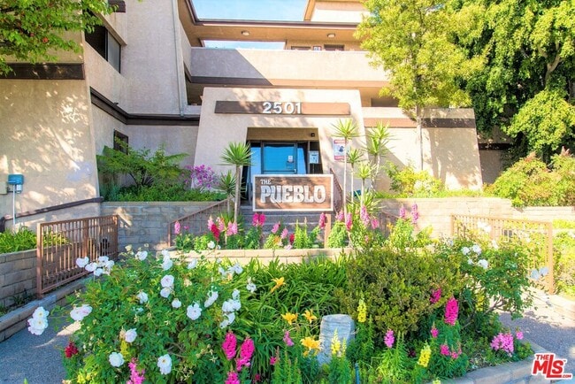 Building Photo - 2501 W Redondo Beach Blvd