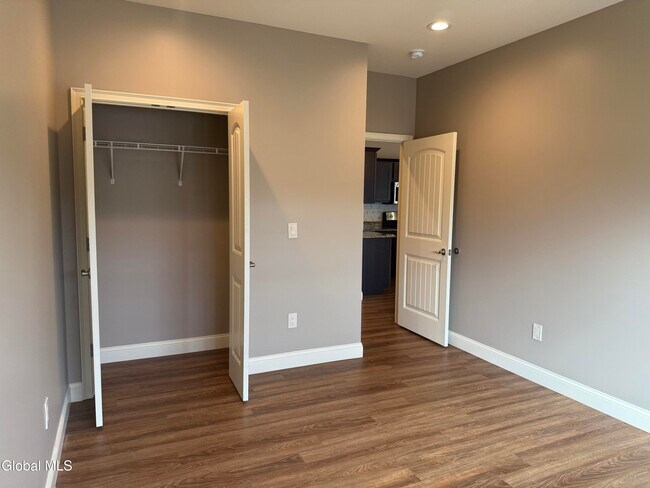 Building Photo - 48 Bavarian Wy