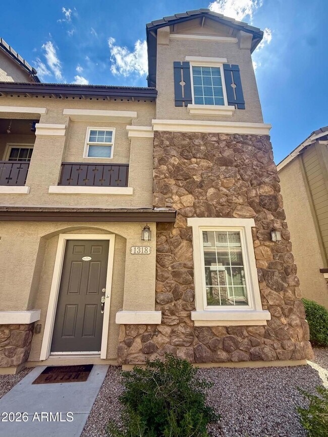 Building Photo - 1318 S Sabino Dr