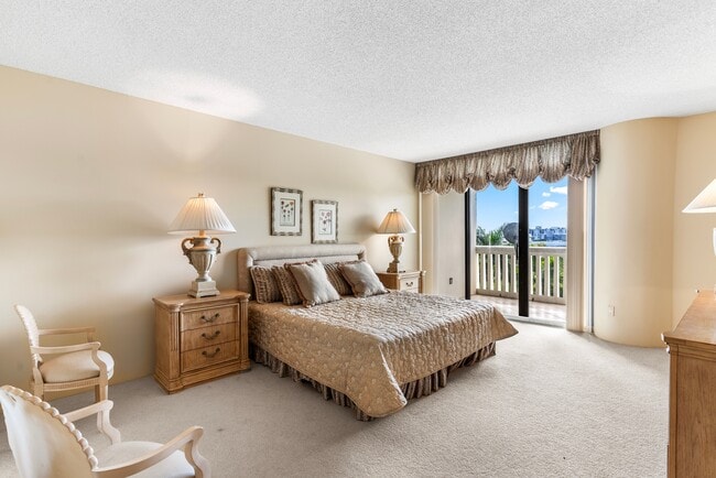 Building Photo - 2000 E Island Blvd