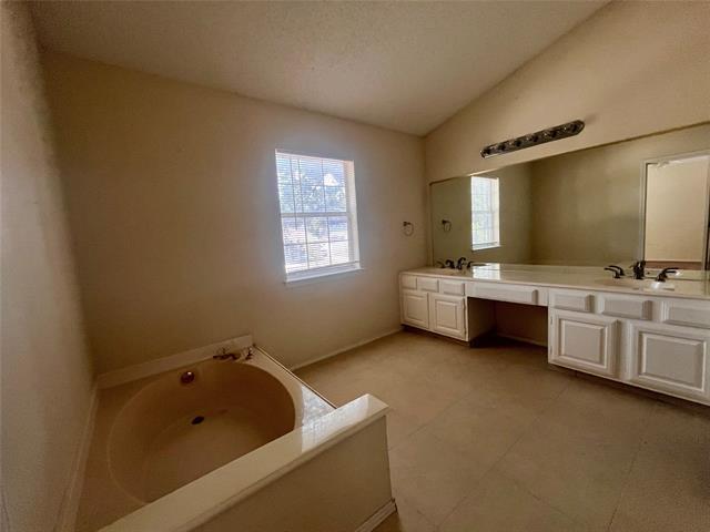 Building Photo - 304 Trees Dr