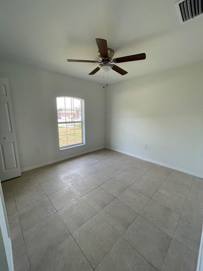 Building Photo - 3055 Morning Glory Dr