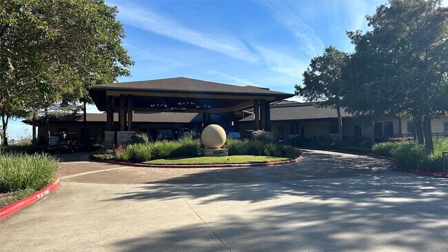 Building Photo - 49 April Point Dr N